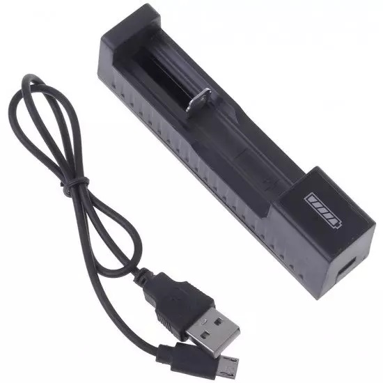 شاحن USB عالمي للبطاريات القابلة لإعادة الشحن بقوة 3.7 فولت لبطاريات 18650